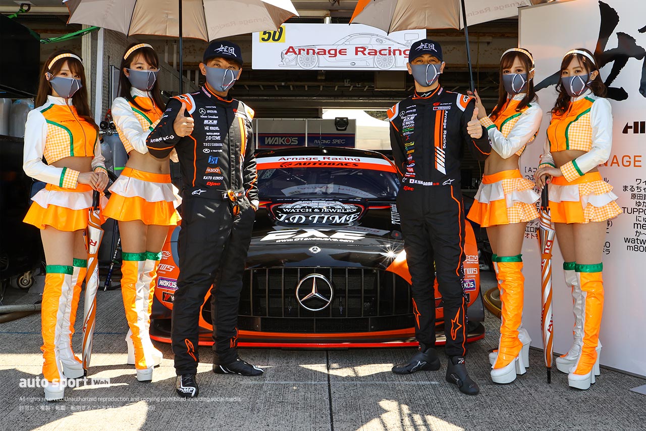 4Bピット 50　Arnage Racing 加納政樹／柳田真孝 レーシングスーツ：アルパインスターズ