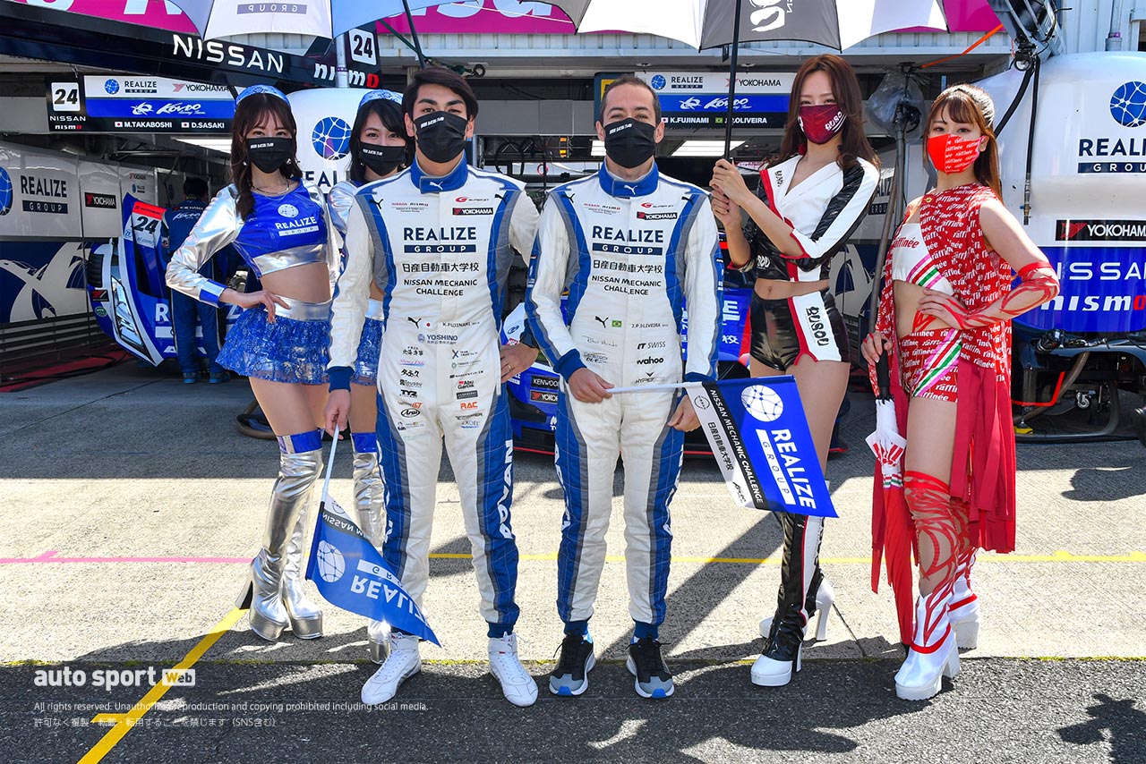 7Aピット 56　KONDO RACING 藤波清斗／ジョアオ・パオロ・デ・オリベイラ レーシングスーツ：プーマ