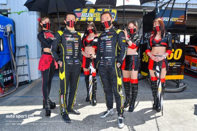 4Cピット 360　TOMEI SPORTS 青木孝行／内田優大 レーシングスーツ：ARD