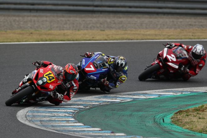 トップを走る渡辺一樹（YOSHIMURA SERT MOTUL）／2021年全日本ロード第1戦もてぎ JSB1000 レース2