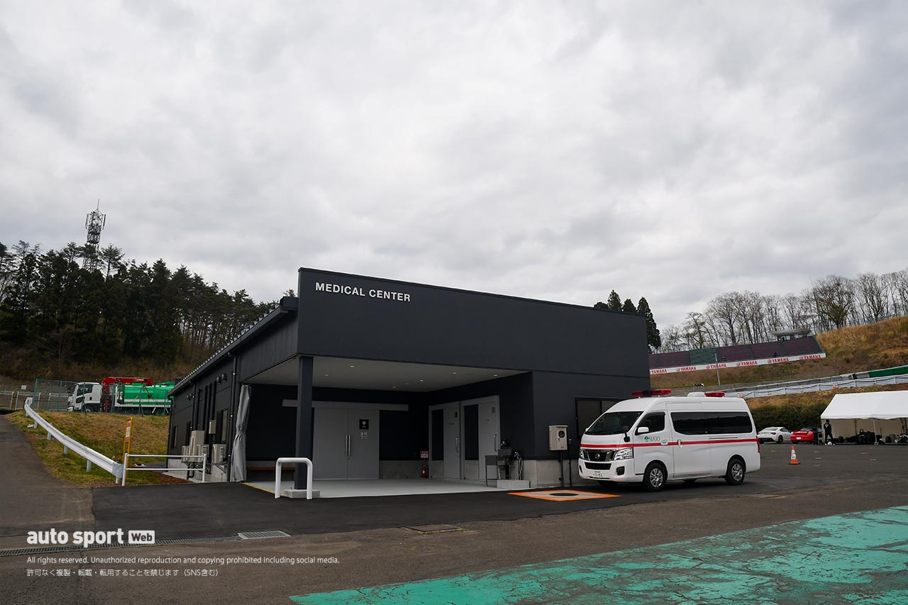 1コーナーイン側に移設されたメディカルセンター