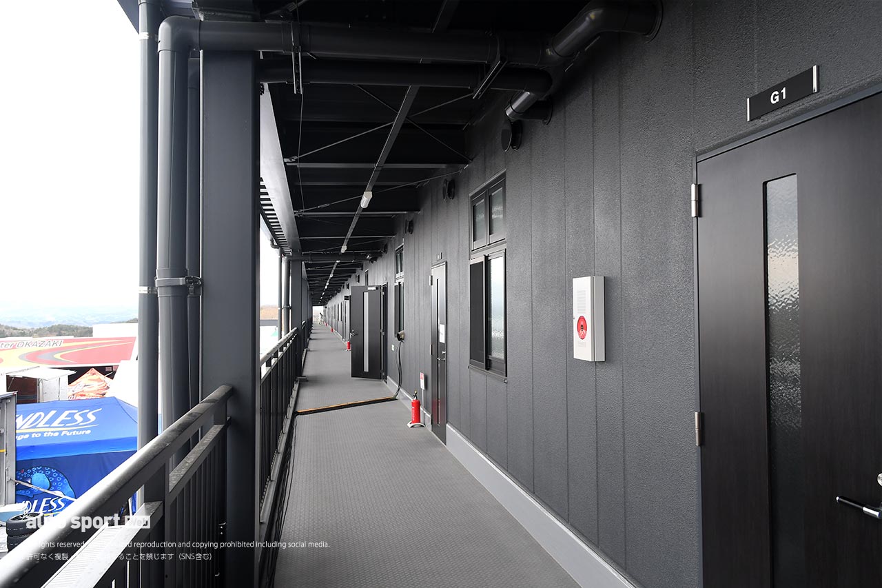 リニューアルオープンしたスポーツランドSUGOの西ピット棟2階