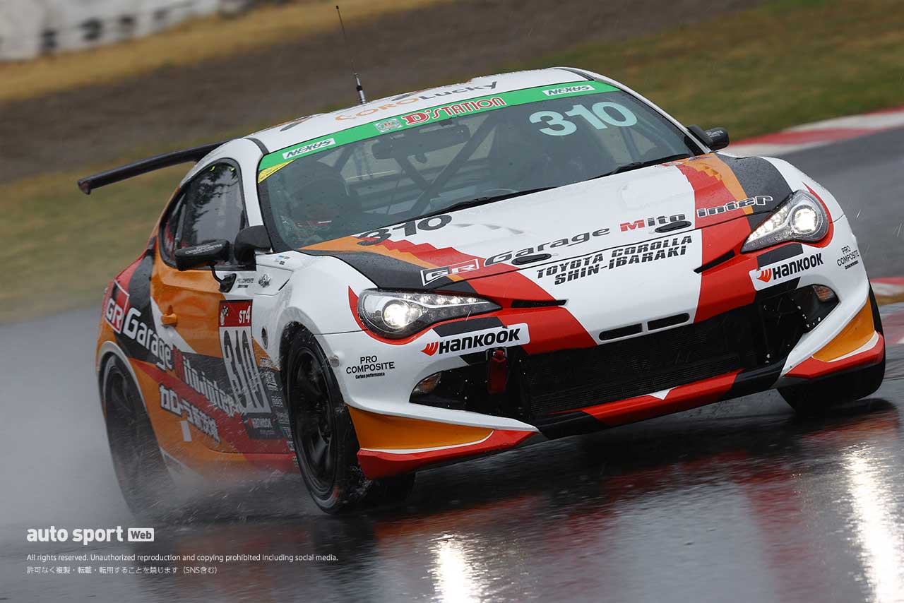 ST-4クラスポールを獲得したGRGarage⽔⼾インター GR86（坪井翔／細川慎弥／堀尾⾵充）