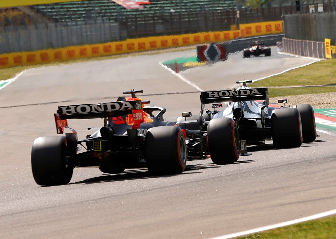 2021年F1第2戦エミリア・ロマーニャGP　マックス・フェルスタッペン（レッドブル・ホンダ）とピエール・ガスリー（アルファタウリ・ホンダ）
