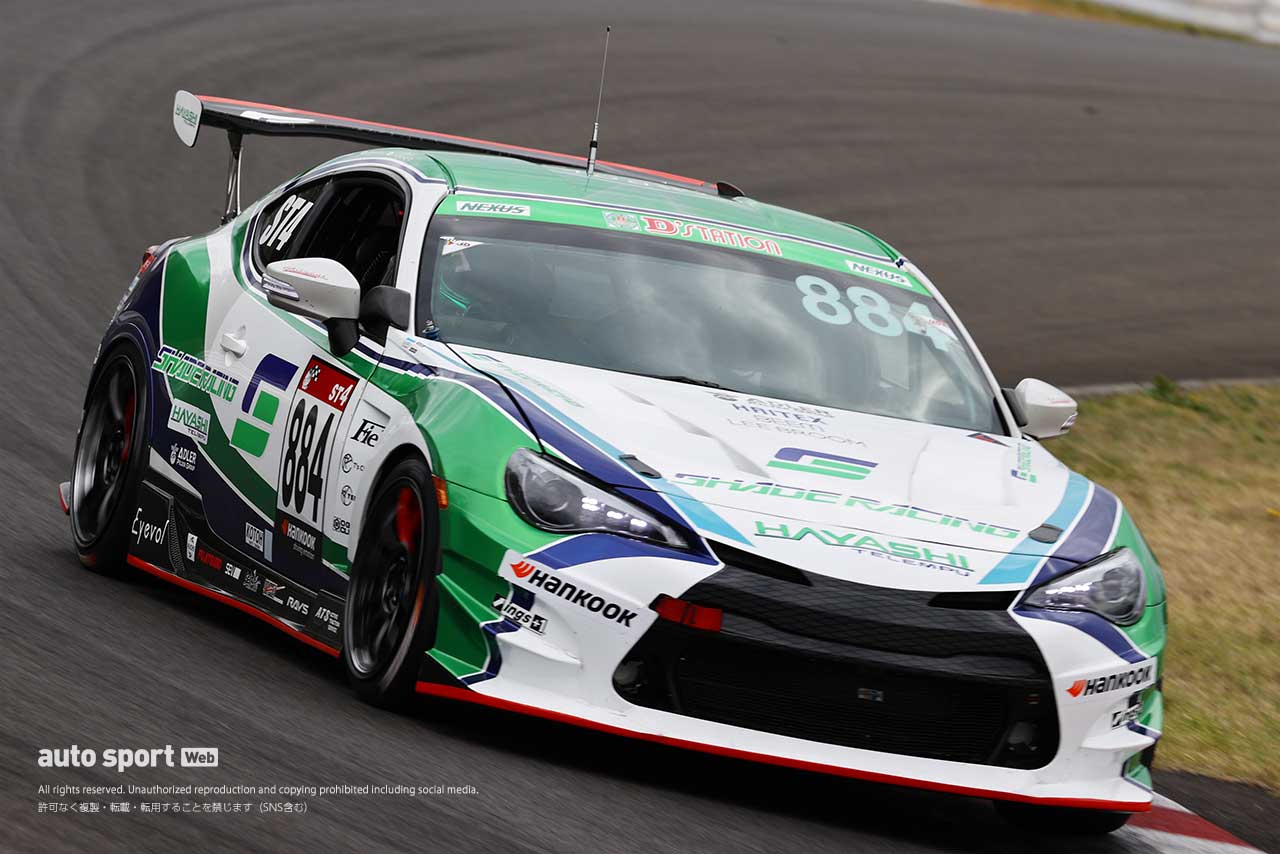 ST-4クラスを制した林テレンプ SHADERACING 86（国本雄資／石川京侍／清水英志郎）