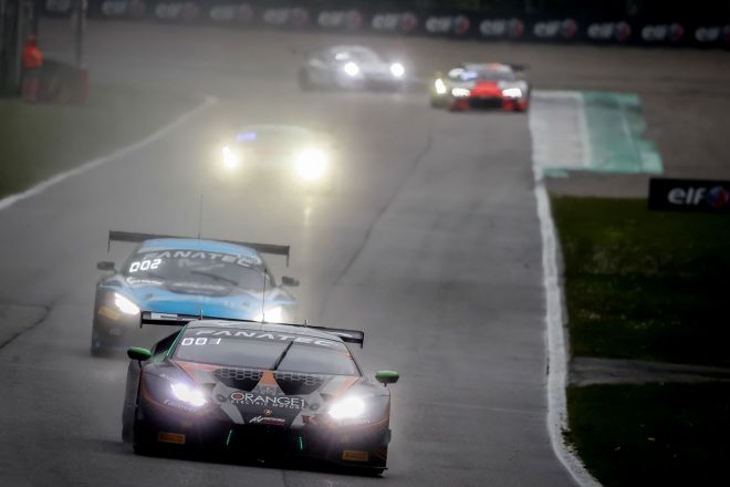 ポールポジションからスタートし、トラブル発生までレースをリードした63号車ランボルギーニ・ウラカンGT3エボ