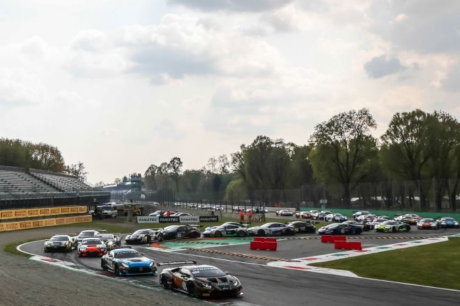2021年GTワールドチャレンジ・ヨーロッパ第1戦モンツァのスタートシーン
