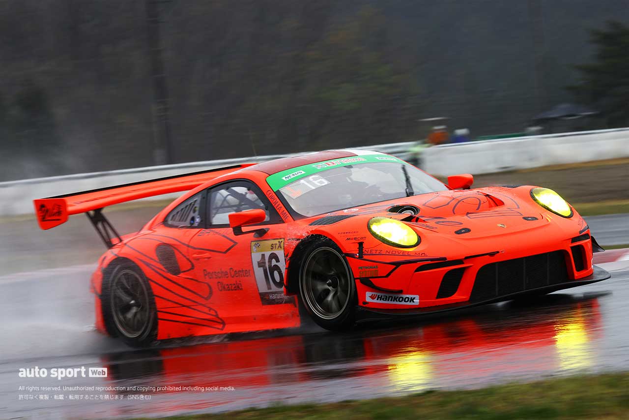 ウエットのなか、予選では6番手に沈んだPC Okazaki 911 GT3R