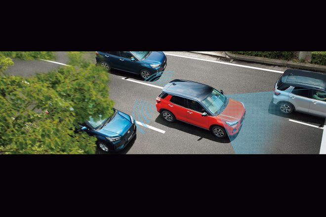 安全運転支援機能はダイハツが開発したスマートアシストを搭載する。ACCやライン制御型LKAは高速型で、ライズでは上級グレードのみに設定される(写真はダイハツ・ロッキー)。