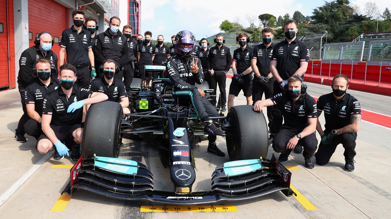 18インチF1タイヤテスト（イモラ）　ルイス・ハミルトン（メルセデスW10）