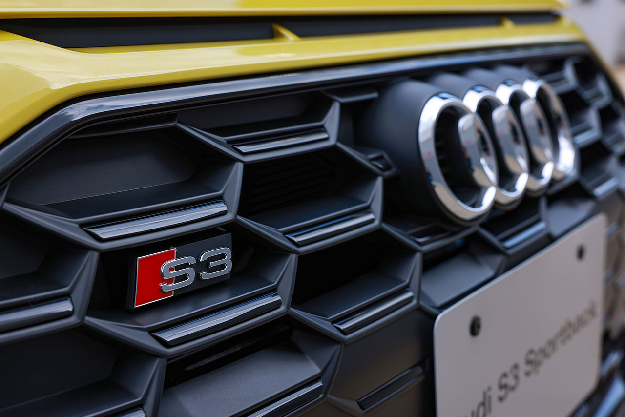 新型S3スポーツバックのフロントグリル