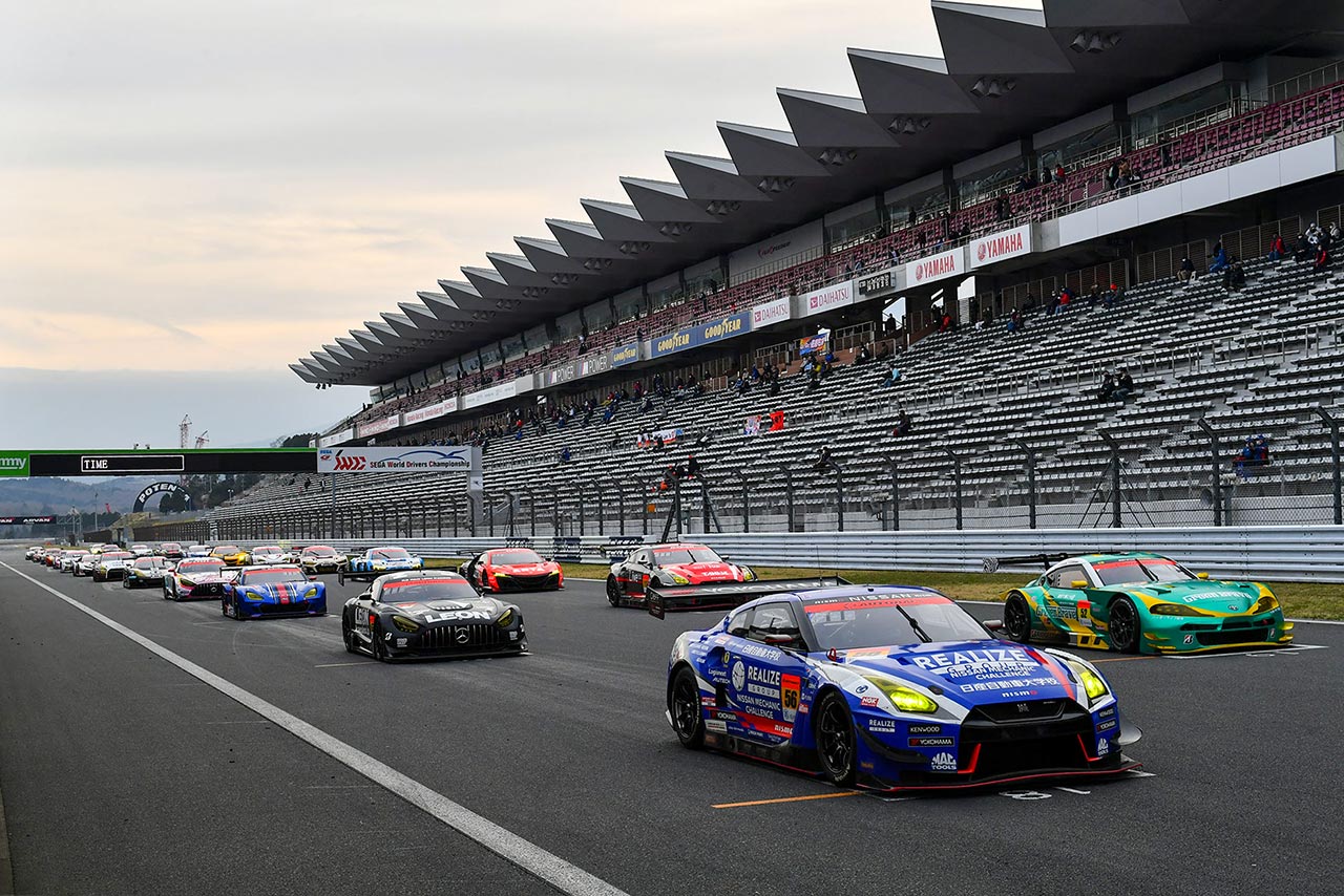 2021スーパーGT富士公式テストでのGT300クラスのスタート練習の様子