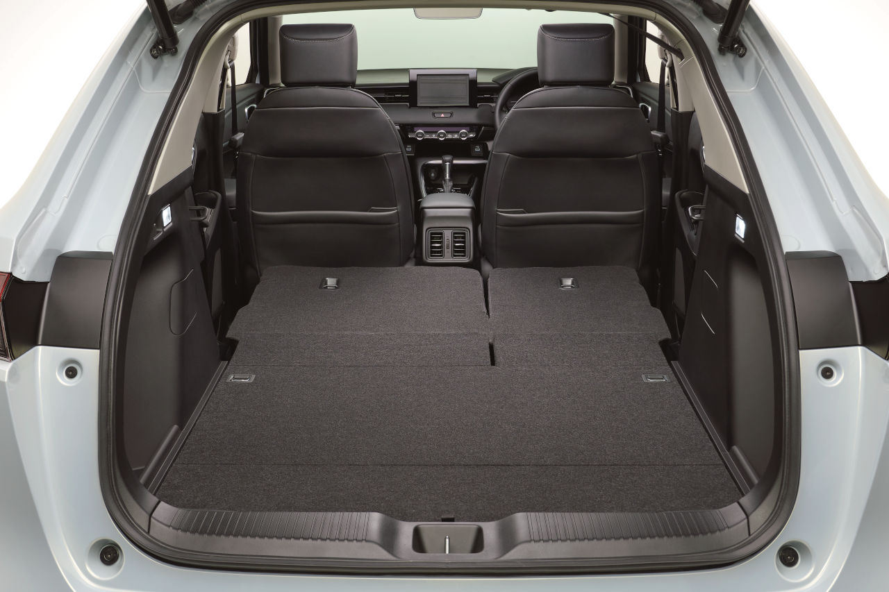 2列目シートから荷室をフラットにできるダイブダウン機構