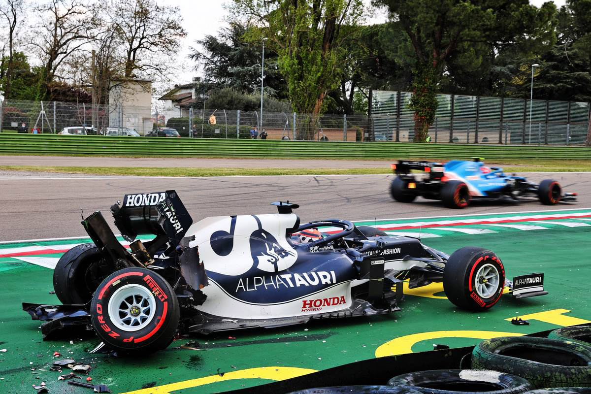 予選Q1でまさかのクラッシュをしてしまった角田くん