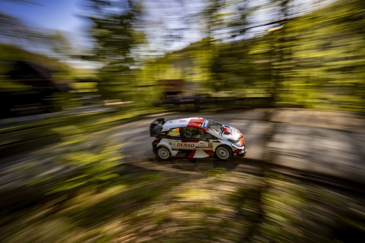 勝田貴元 トヨタ ヤリスwrc 21年wrc第3戦クロアチア 最終ssで再逆転 手負いのオジエが0 6秒差でクロアチアを制し今季2勝目 Wrc第3戦の画像 写真 7 Autosport Web