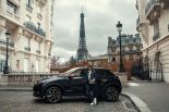 エクステリアのカラーコンビネーションには、ブルー・アンクルのボディとペルラ・ネラ・ブラックのルーフを採用