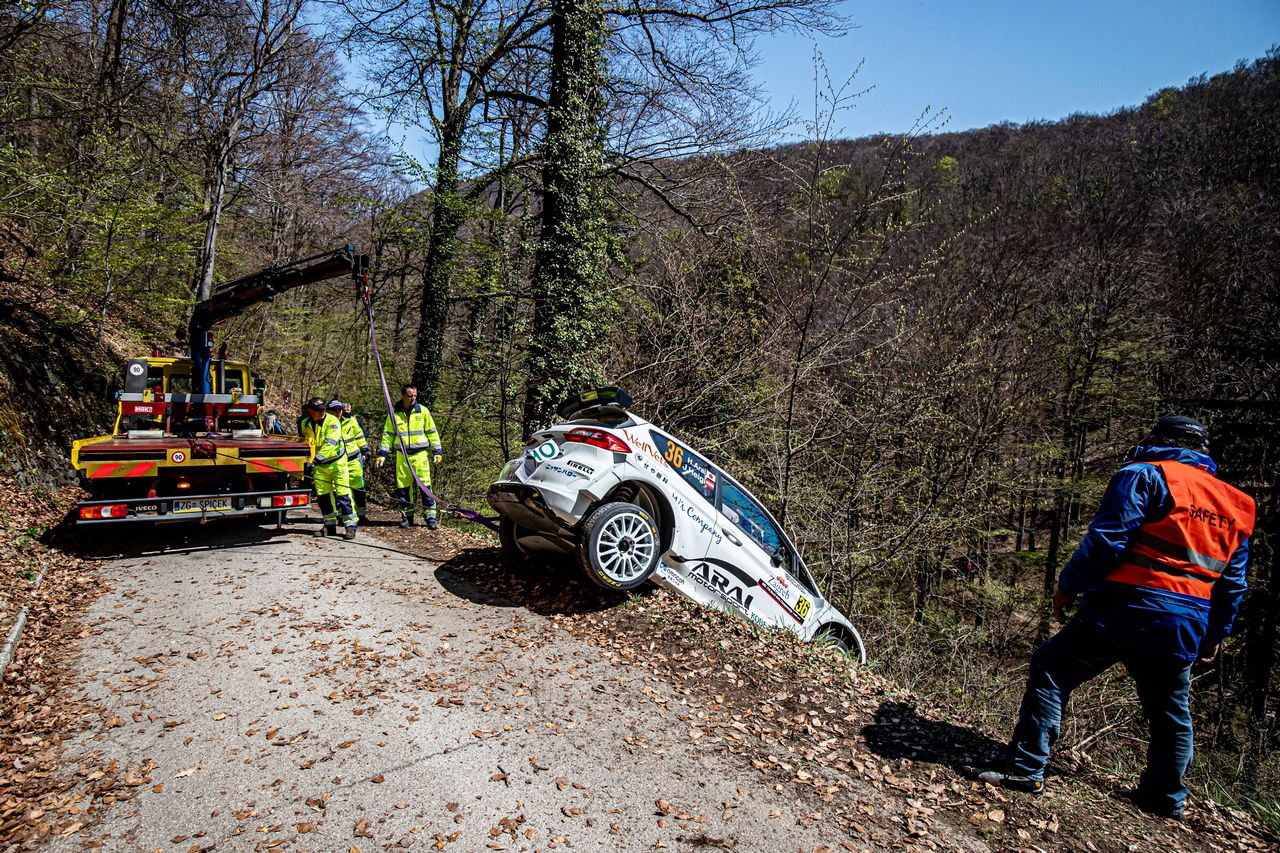 シェイクダウンでスピン、コースオフを喫した新井大輝のフォード・フィエスタ・ラリー2