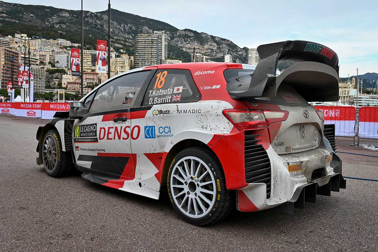 勝田貴元が駆るトヨタ・ヤリスWRC。リアサイドウインドウ下にBuzzロゴが入る