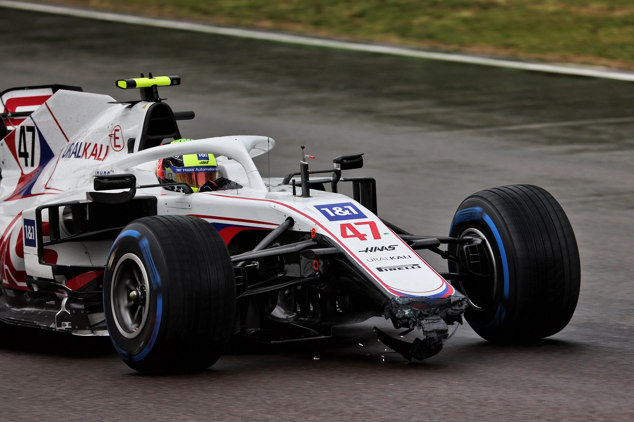 2021年F1第2戦エミリア・ロマーニャGP　クラッシュでウイングを失ったミック・シューマッハー（ハース）