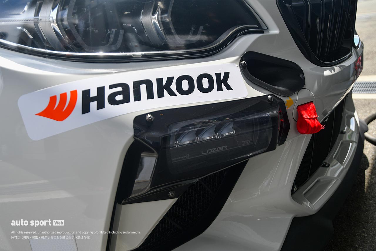 スーパー耐久公式テストに登場したBMW Team StudieのBMW M2 CSレーシング。ライトポッドが追加される。