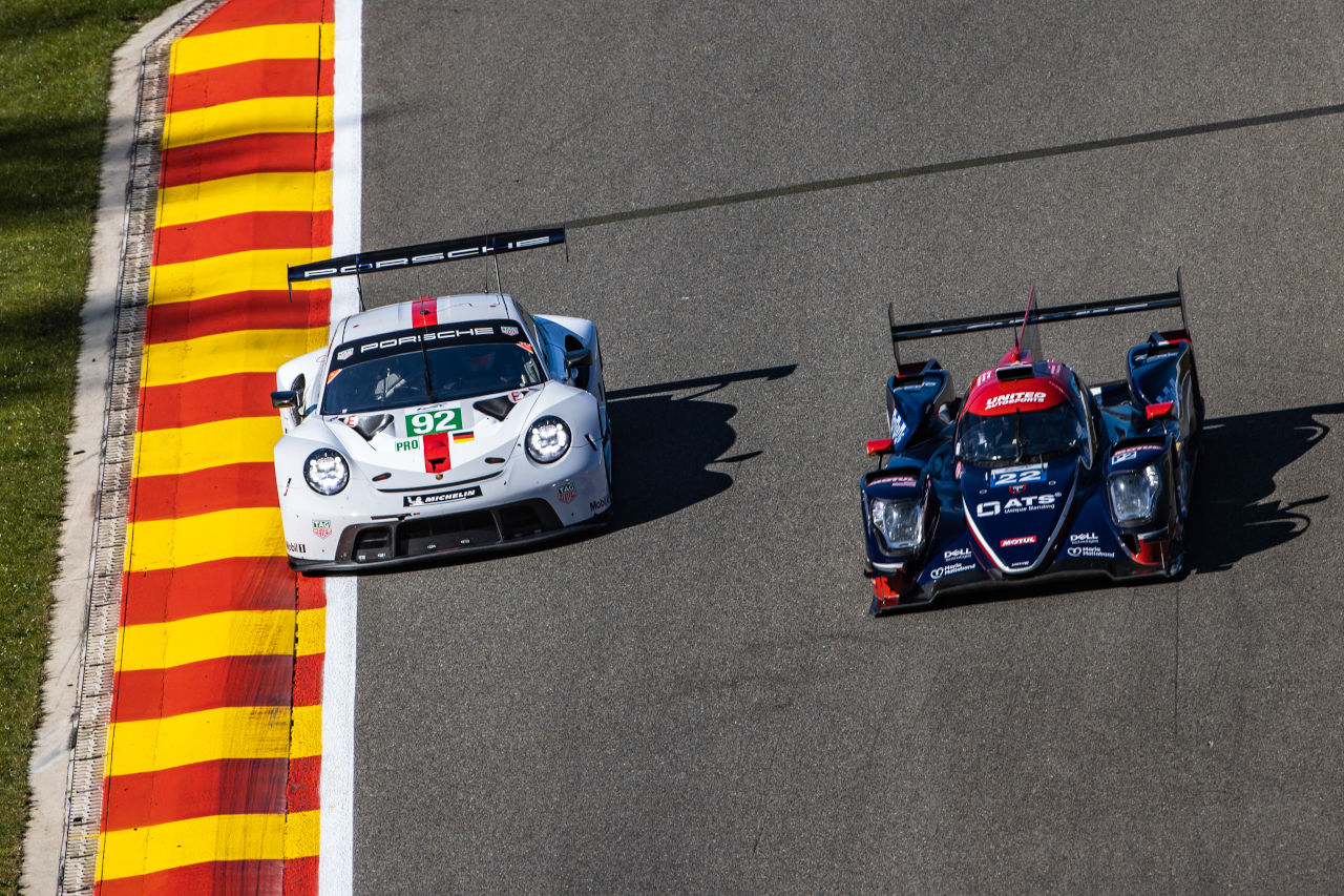 LMGTEプロクラスのポルシェ911 RSR-19（左）と、LMP2クラスのオレカ07・ギブソン（右）