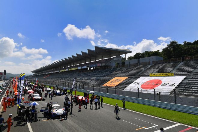 2020年スーパーGT第1戦富士。モータースポーツファンの思いがフラッグに込められた。
