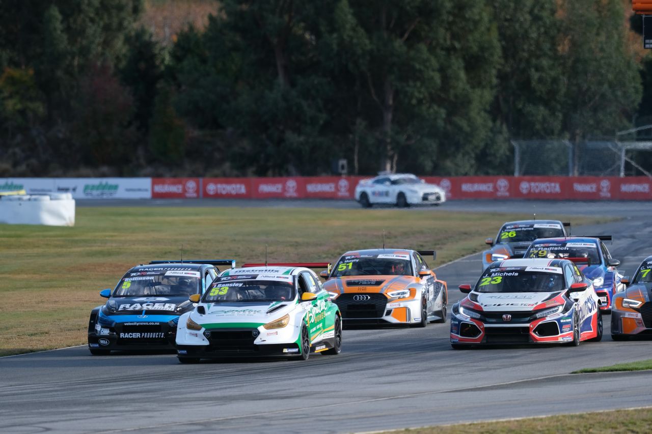 ポールシッターを務めるはずだったWRCウイナーのヘイデン・パッドンが不在のなか、TCRニュージーランド初戦がスタートに