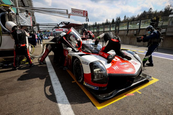 8号車トヨタGR010ハイブリッドのピット作業