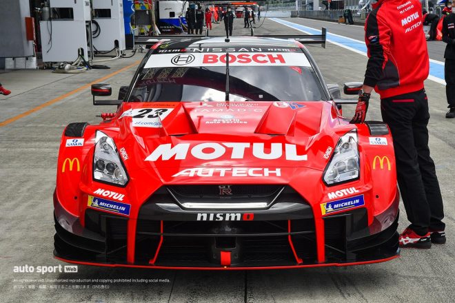 MOTUL AUTECH GT-R。フロントフェンダーにはマクドナルドのロゴが。