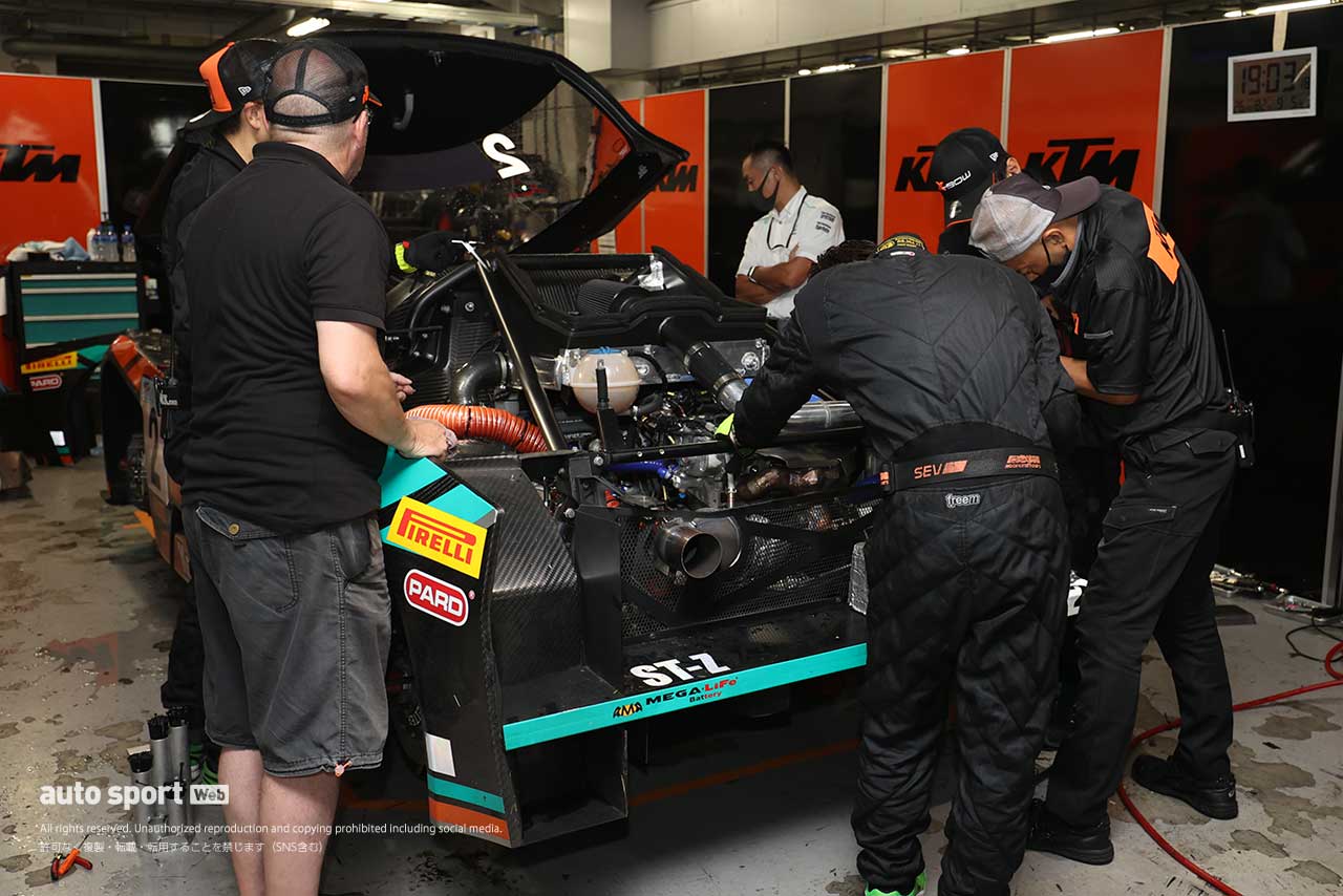 決勝中10分間の『メンテナンスタイム』が全車1回義務付けられる富士24時間