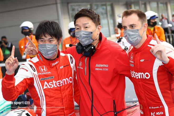 塚越広大／金石勝智監督／ベルトラン・バゲット（Astemo NSX-GT）