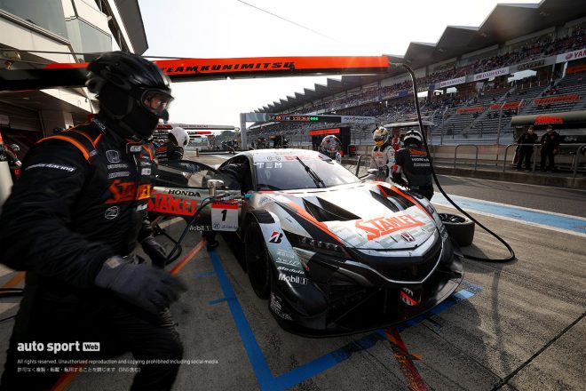 2021スーパーGT第2戦富士　牧野任祐から山本尚貴へとドライバー交代するSTANLEY NSX-GT