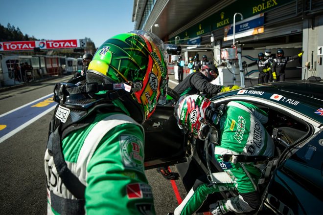 ドライバー交代する星野敏と藤井誠暢