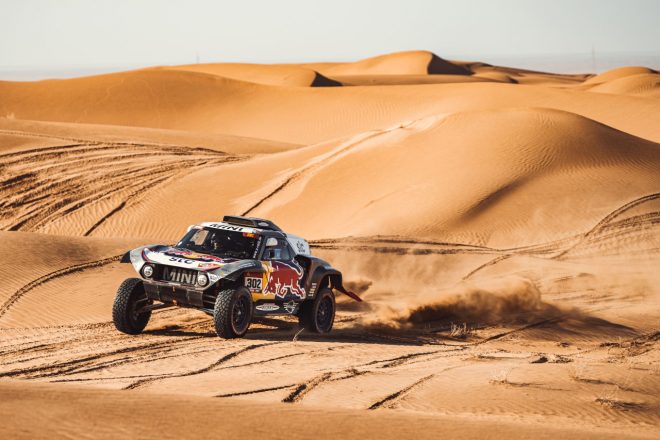 2021年のダカールラリーで優勝したXレイド・ミニJCWチームのミニ・ジョン・クーパー・ワークス・バギー（ステファン・ペテランセル／エドワード・ブルジェ組）