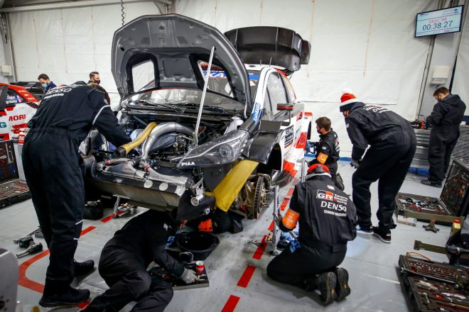 サービスパークで整備を受けるトヨタ・ヤリスWRC　2021年WRC第1戦モンテカルロ
