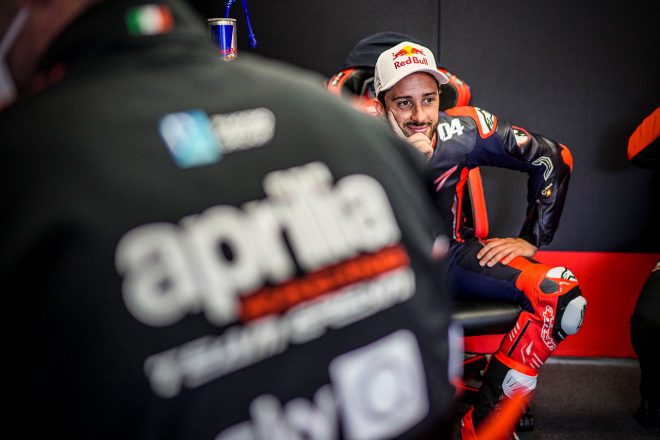 MotoGP：イタリア・ムジェロでアプリリアRS-GPをテストするアンドレア・ドヴィツィオーゾ