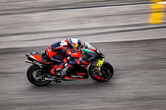 MotoGP：イタリア・ムジェロでアプリリアRS-GPをテストするアンドレア・ドヴィツィオーゾ