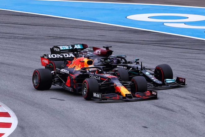 スタートのこの瞬間は思わず立ち上がってしまいました