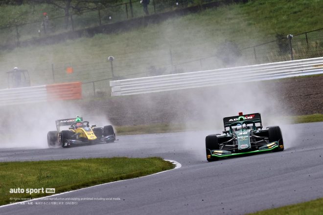 松下信治（B-Max Racing Team）の追撃を許さなかったジュリアーノ・アレジ（Kuo VANTELIN TEAM TOM’S）