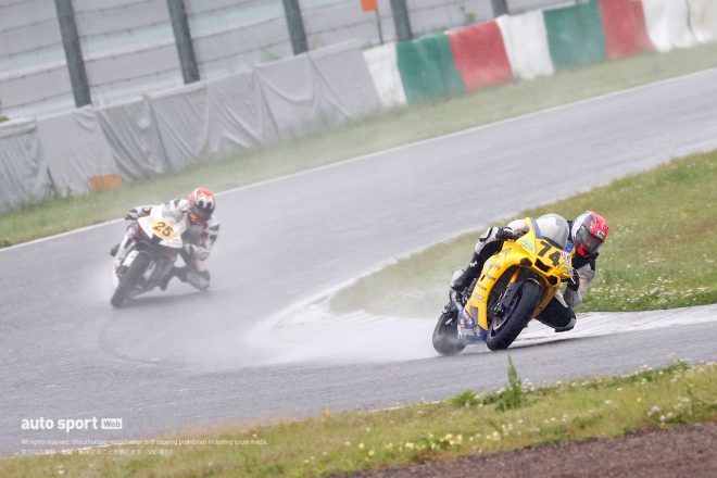 トップを奪い独走体勢を築く井手翔太（AKENOSPEED・YAMAHA）／2021鈴鹿サンデーロード第2戦 JSB1000 8耐トライアウト