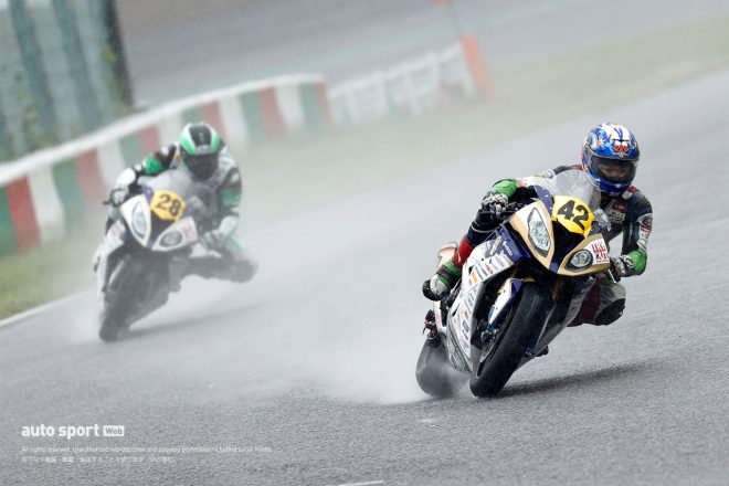 3・4番手を走る岡村光矩と東村伊佐三（信州活性プロジェクトTeam長野）／2021鈴鹿サンデーロード第2戦 JSB1000 8耐トライアウト