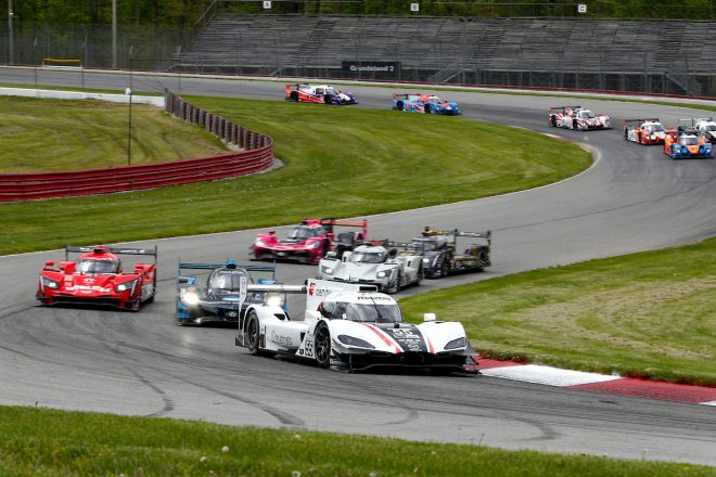 ポールポジションからスタートし、レース前半を支配した55号車マツダRT24-P