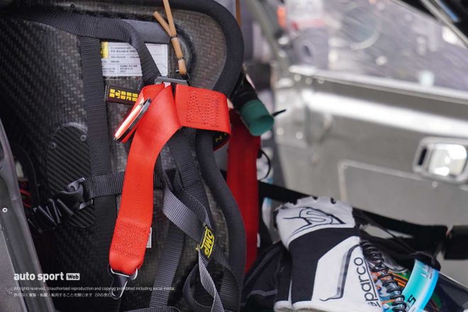 SCHROTHのハーネスを使用するSYNTIUM LMcorsa GR Supra GT