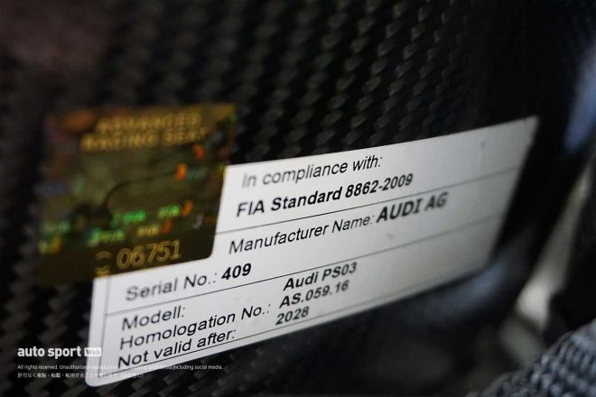 HOPPY Porscheのシートの背面下部にはアウディ製であることを示すステッカーが