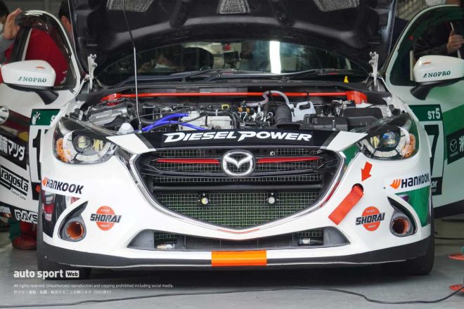 ST-5クラスに参戦するDXLアラゴスタNOPROデミオディーゼル(大谷飛雄/井上雅貴/野上敏彦/加藤芳皓/上松淳一/⻄澤嗣哲)