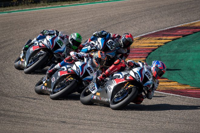 2021年SBKに4台のM1000RRで参戦するBMW
