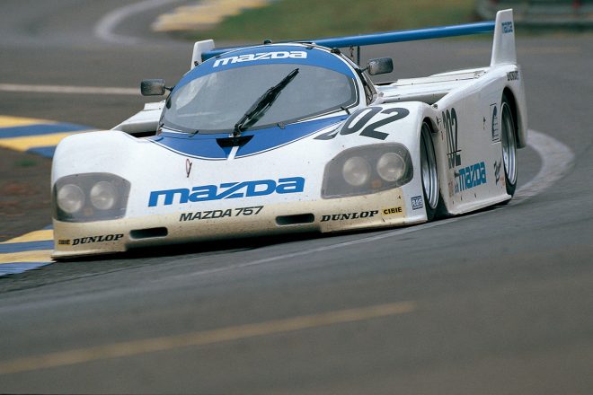 1987年車は外観こそそれほど変わらないが、ねじれ剛性を高めて、30kgの軽量化に成功。さらに空力性能を向上させるなどさまざまな改良が施された。201号車はリタイヤを喫するもデイビッド・ケネディ／マーク・ギャルビン／ピエール・デュドネがドライブした202号車が総合7位、IMSA-GTPクラス優勝を果たす。