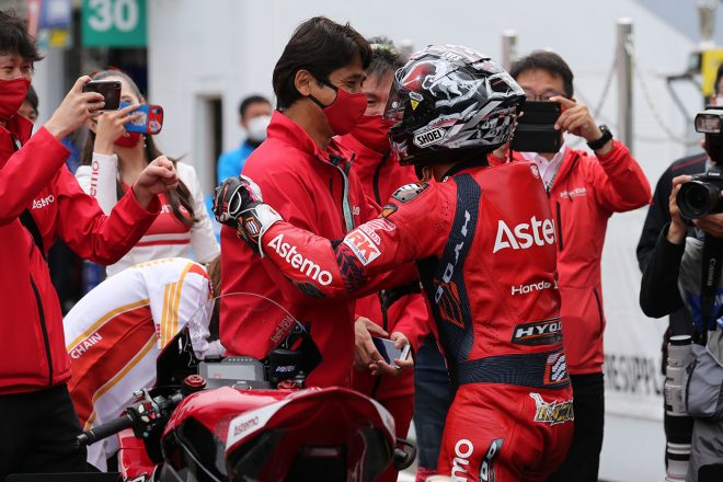 伊藤真一監督と渡辺一馬（Astemo Honda Dream SI Racing）／2021年全日本ロード第3戦SUGO ST1000 決勝