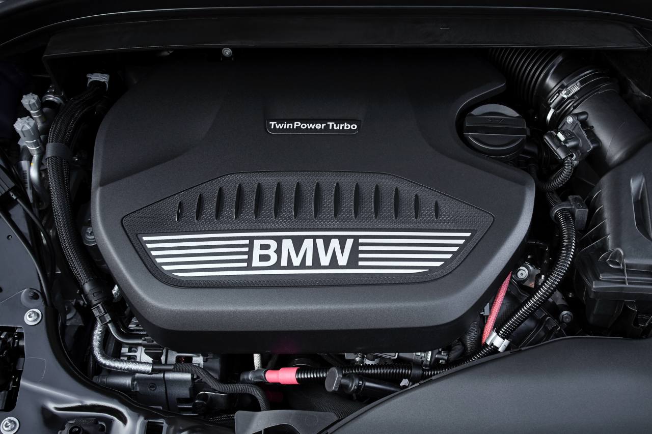 最高出力140PS／最大トルク220Nmを発揮する直列3気筒DOHCガソリン直噴ターボと7速ダブル・クラッチ・トランスミッション（DCT）を搭載