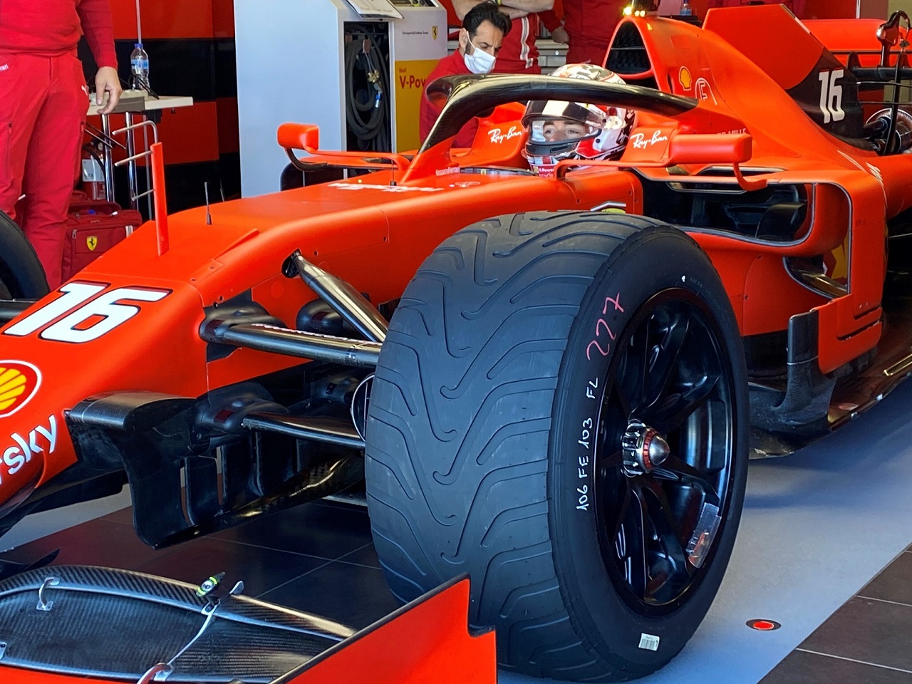 シャルル・ルクレール（フェラーリ）が18インチF1タイヤのテスト（ポール・リカール）
